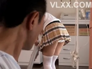 Bố dượng khốn nạn và hai con búp bê xinh đẹp